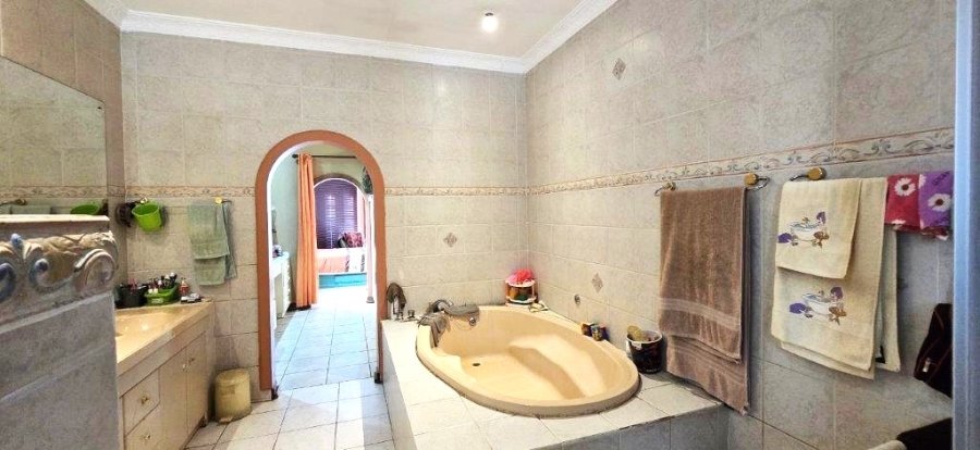 6 Bedroom Property for Sale in Amandasig Gauteng