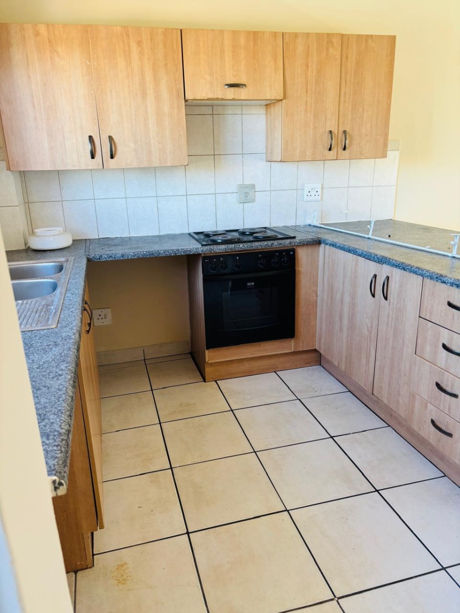 To Let 2 Bedroom Property for Rent in Castleview Gauteng