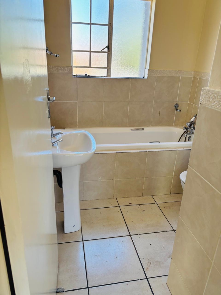 To Let 2 Bedroom Property for Rent in Castleview Gauteng