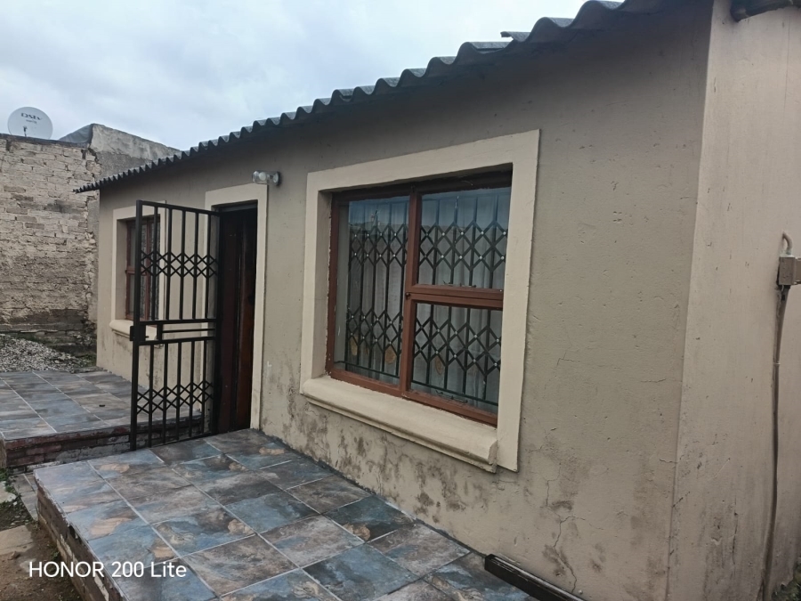 To Let 2 Bedroom Property for Rent in Clayville Gauteng
