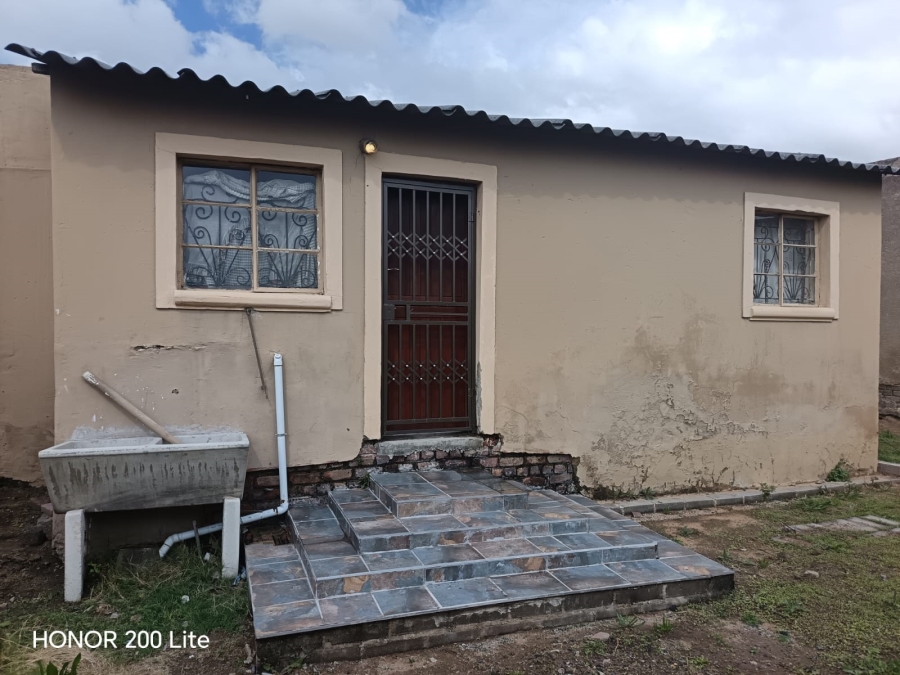 To Let 2 Bedroom Property for Rent in Clayville Gauteng