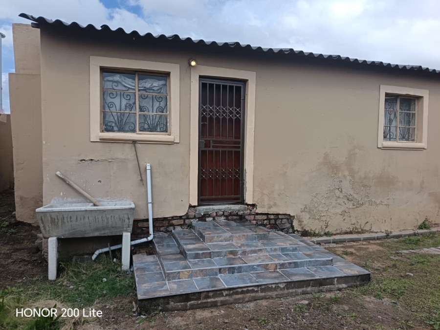 To Let 2 Bedroom Property for Rent in Clayville Gauteng
