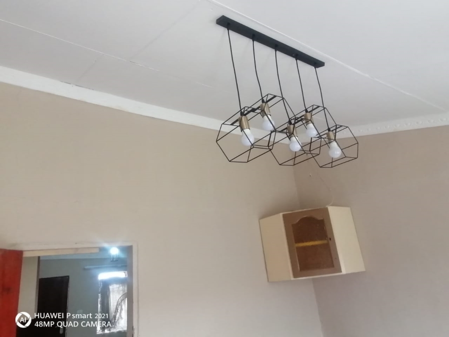 To Let 2 Bedroom Property for Rent in Clayville Gauteng
