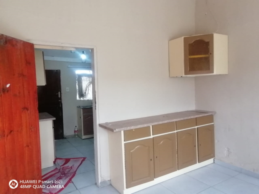 To Let 2 Bedroom Property for Rent in Clayville Gauteng
