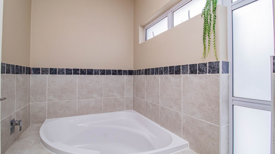 3 Bedroom Property for Sale in Greenstone Hill Gauteng