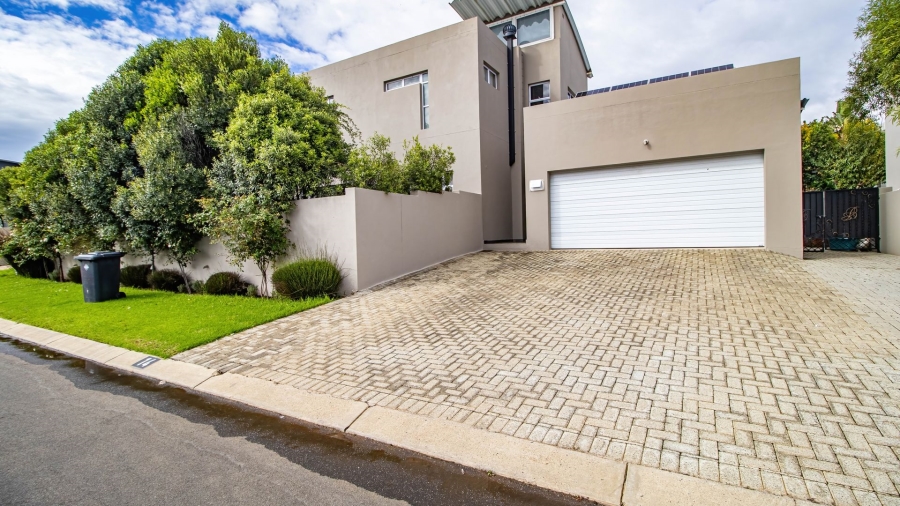 3 Bedroom Property for Sale in Greenstone Hill Gauteng