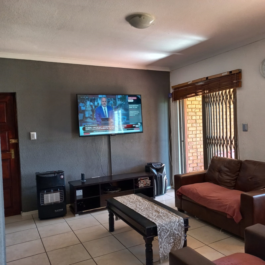 2 Bedroom Property for Sale in Edleen Gauteng