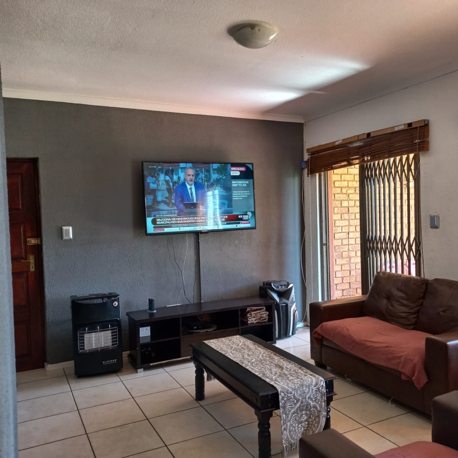 2 Bedroom Property for Sale in Edleen Gauteng