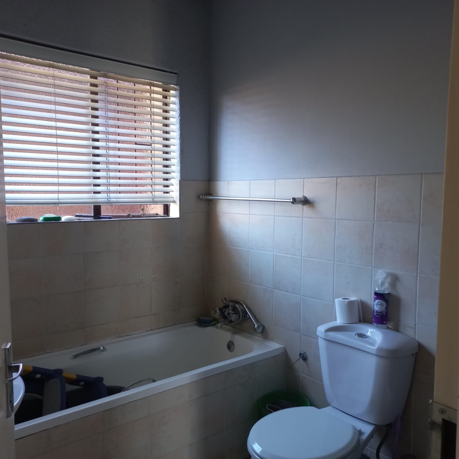 2 Bedroom Property for Sale in Edleen Gauteng