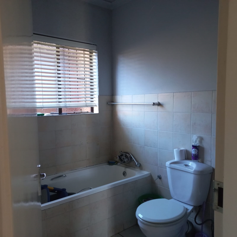 2 Bedroom Property for Sale in Edleen Gauteng