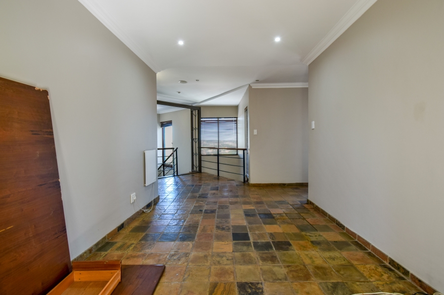 3 Bedroom Property for Sale in Faerie Glen Gauteng