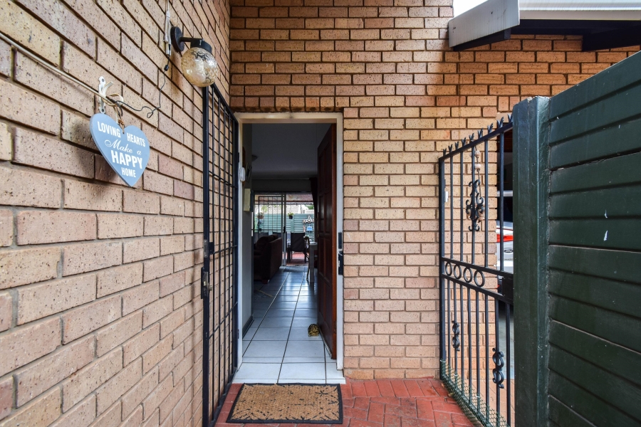 2 Bedroom Property for Sale in Annlin Gauteng