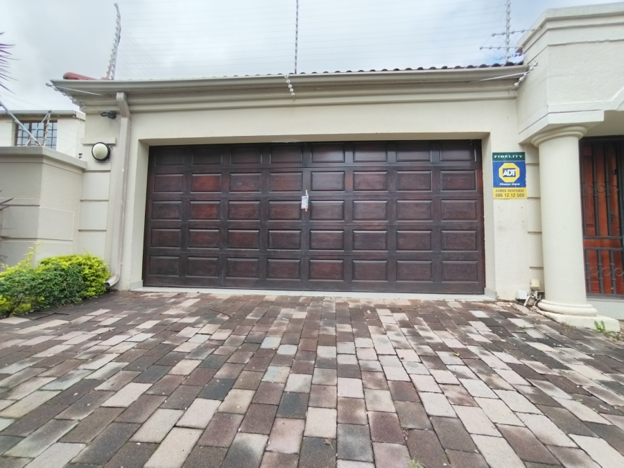 3 Bedroom Property for Sale in Nieuw Muckleneuk Gauteng