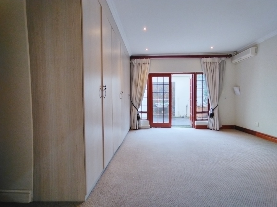 3 Bedroom Property for Sale in Nieuw Muckleneuk Gauteng