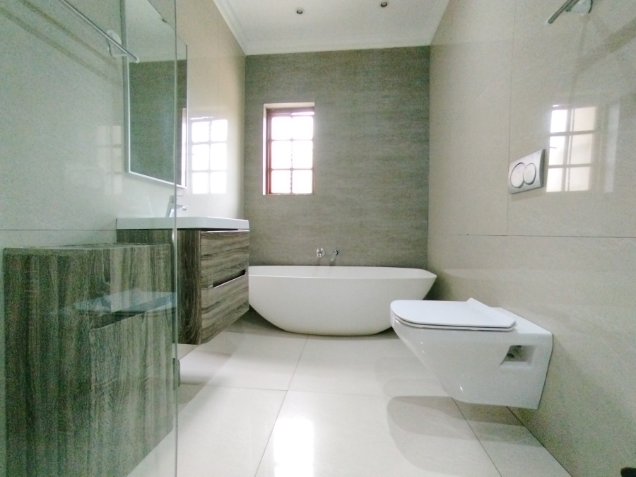 3 Bedroom Property for Sale in Nieuw Muckleneuk Gauteng