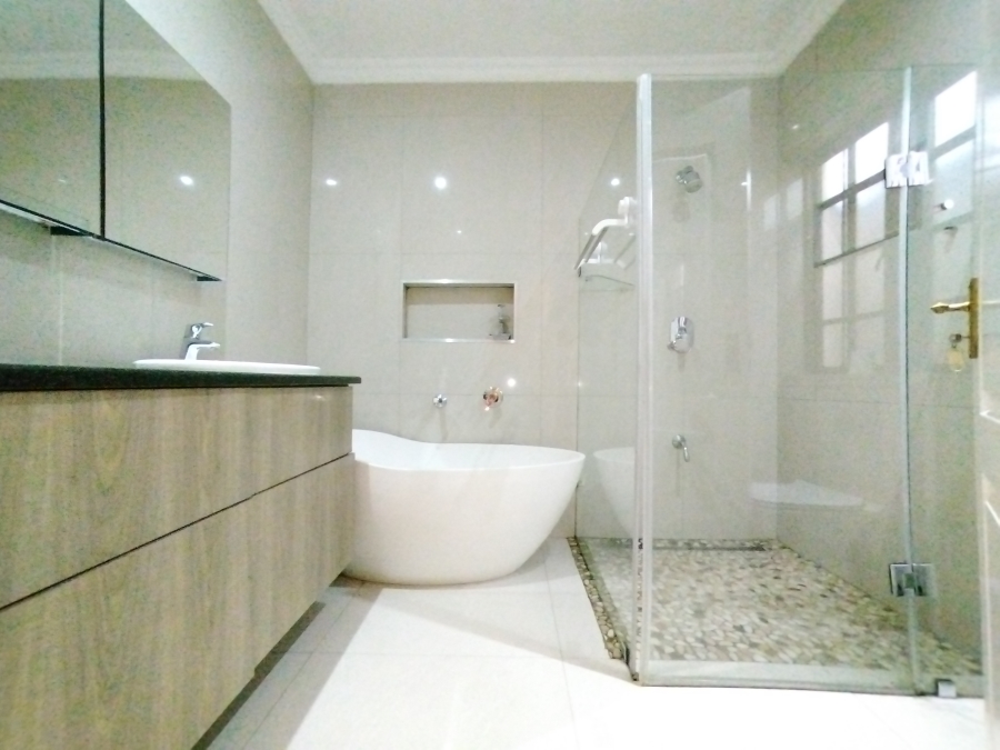 3 Bedroom Property for Sale in Nieuw Muckleneuk Gauteng