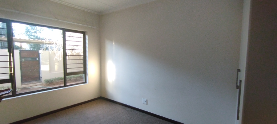 2 Bedroom Property for Sale in Lonehill Gauteng
