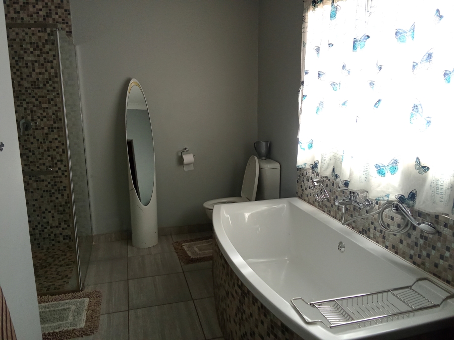 To Let 4 Bedroom Property for Rent in Raceview Gauteng
