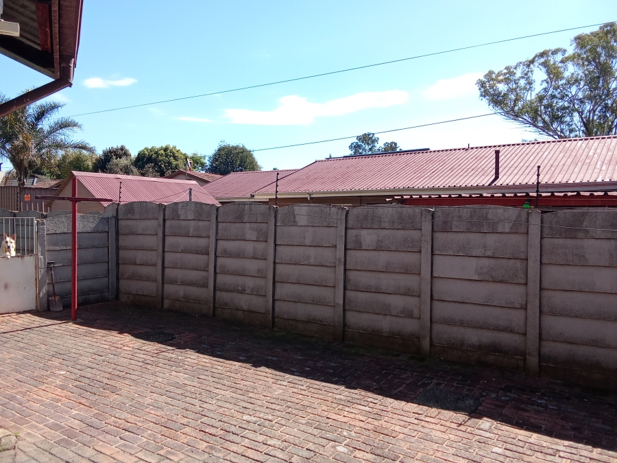 To Let 4 Bedroom Property for Rent in Raceview Gauteng