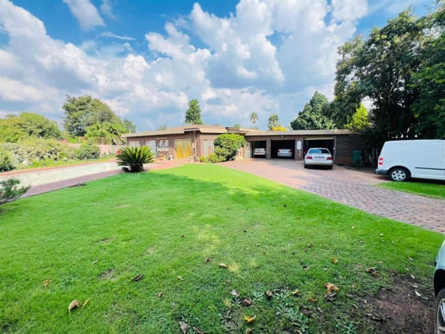 3 Bedroom Property for Sale in Brackendowns Gauteng