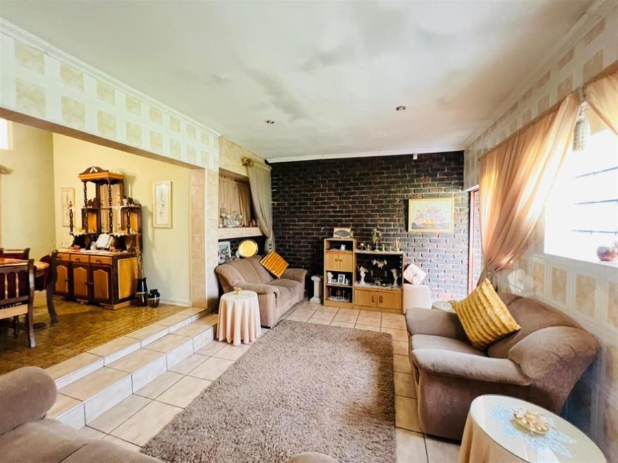 3 Bedroom Property for Sale in Brackendowns Gauteng