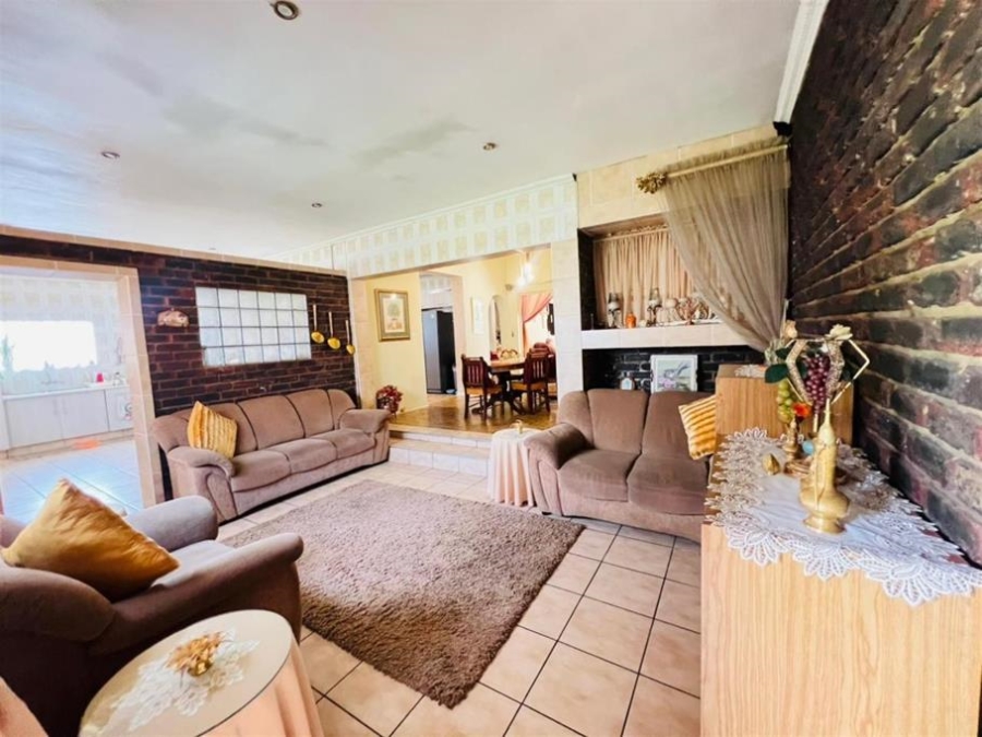 3 Bedroom Property for Sale in Brackendowns Gauteng
