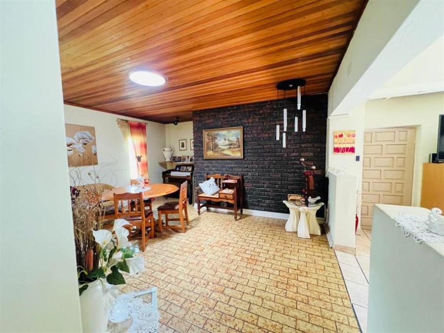 3 Bedroom Property for Sale in Brackendowns Gauteng