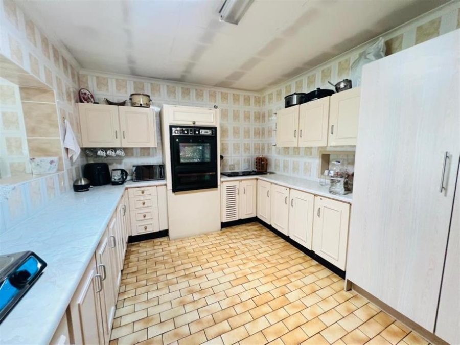 3 Bedroom Property for Sale in Brackendowns Gauteng