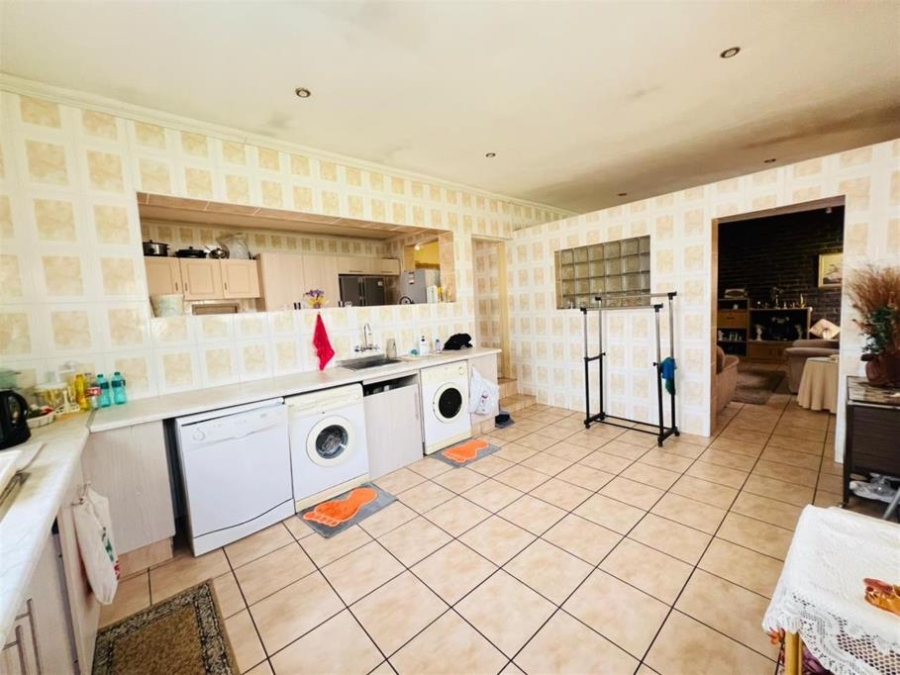 3 Bedroom Property for Sale in Brackendowns Gauteng