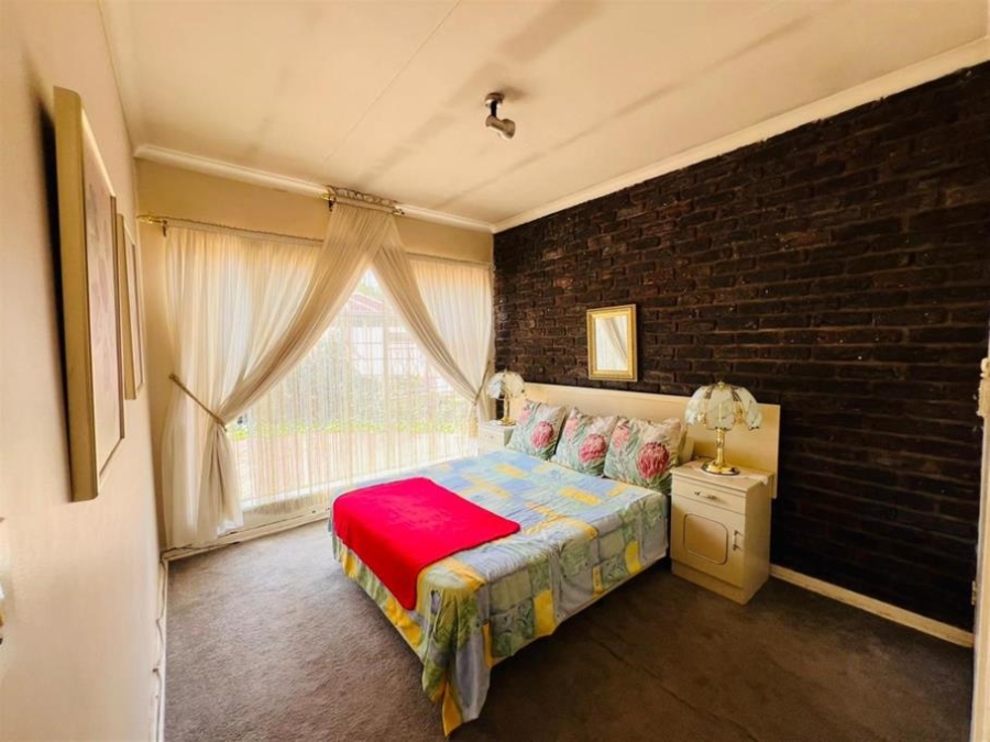 3 Bedroom Property for Sale in Brackendowns Gauteng