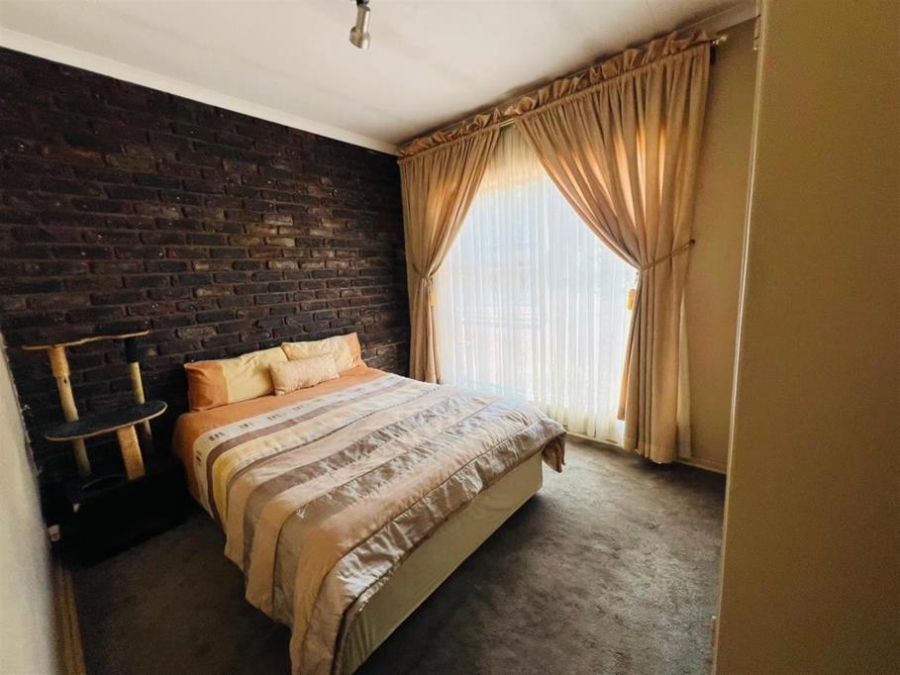 3 Bedroom Property for Sale in Brackendowns Gauteng