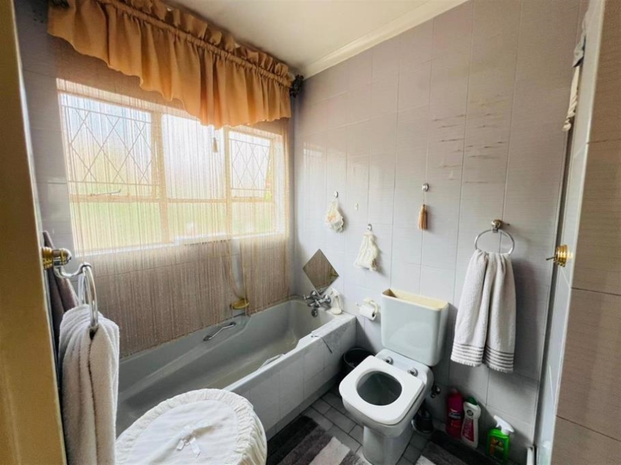3 Bedroom Property for Sale in Brackendowns Gauteng
