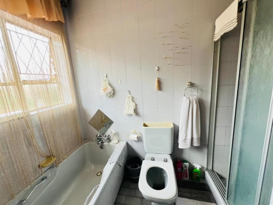 3 Bedroom Property for Sale in Brackendowns Gauteng