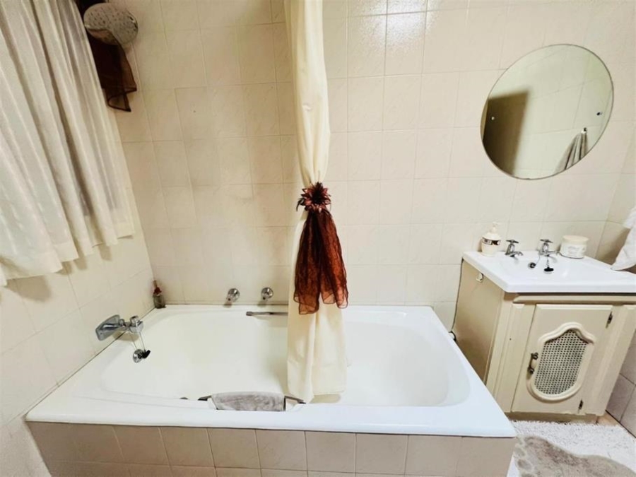 3 Bedroom Property for Sale in Brackendowns Gauteng
