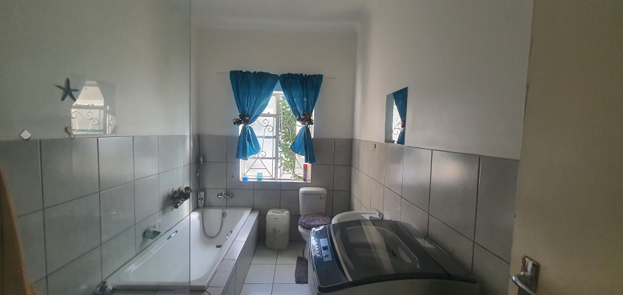 4 Bedroom Property for Sale in Rensburg Gauteng