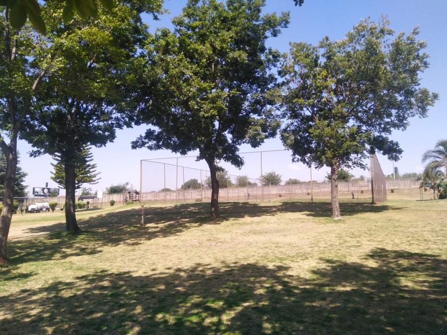 2 Bedroom Property for Sale in Weltevreden Park Gauteng