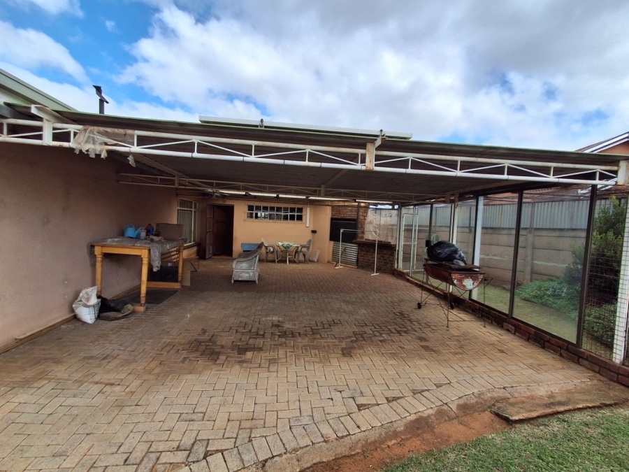 3 Bedroom Property for Sale in Unitas Park Gauteng