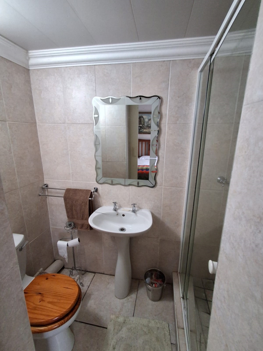 3 Bedroom Property for Sale in Unitas Park Gauteng