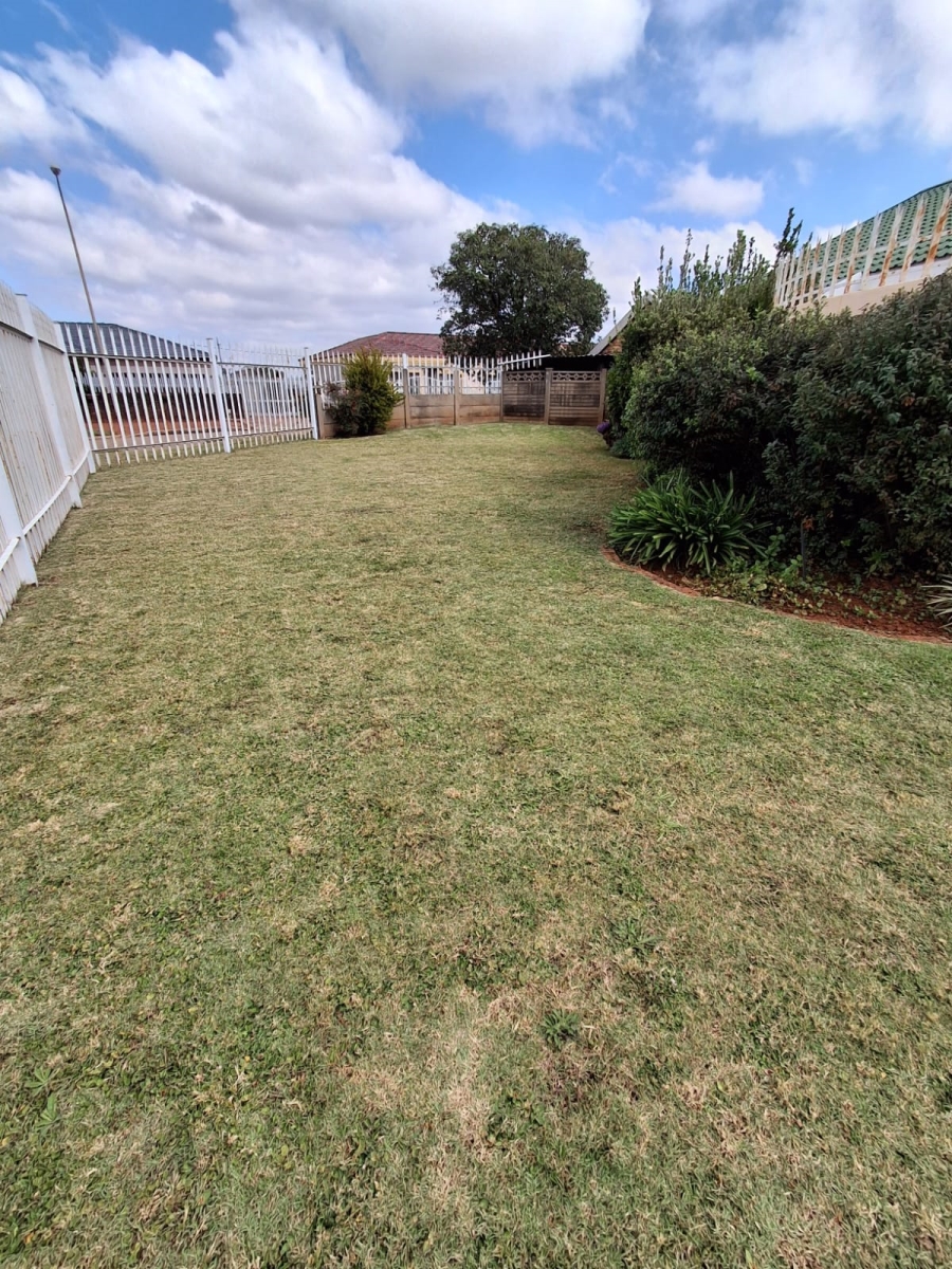 3 Bedroom Property for Sale in Unitas Park Gauteng