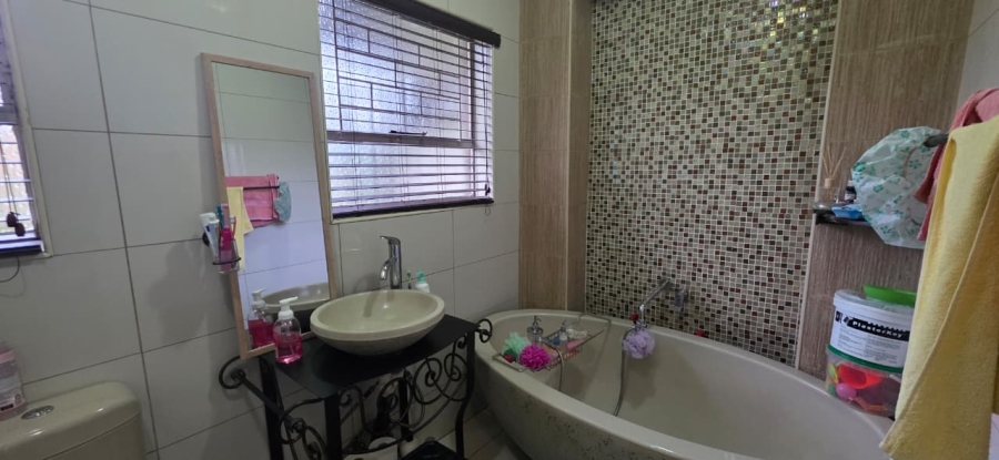 3 Bedroom Property for Sale in Vanderbijlpark SE 2 Gauteng