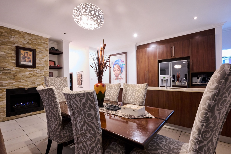 5 Bedroom Property for Sale in Waterfall Country Village Gauteng