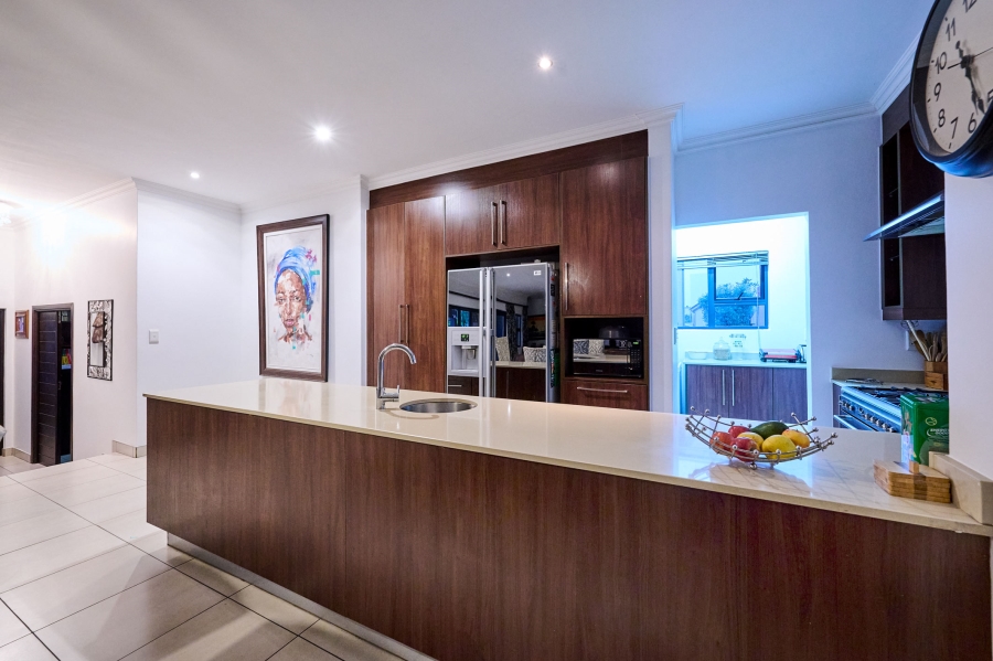 5 Bedroom Property for Sale in Waterfall Country Village Gauteng