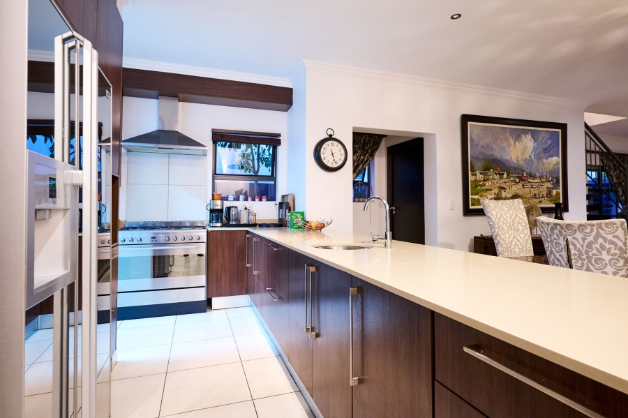 5 Bedroom Property for Sale in Waterfall Country Village Gauteng