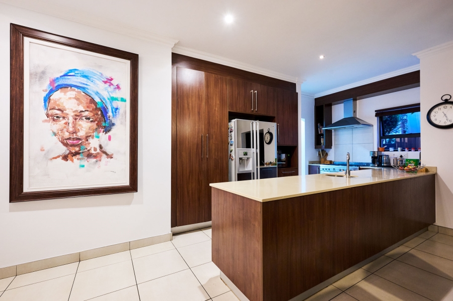 5 Bedroom Property for Sale in Waterfall Country Village Gauteng