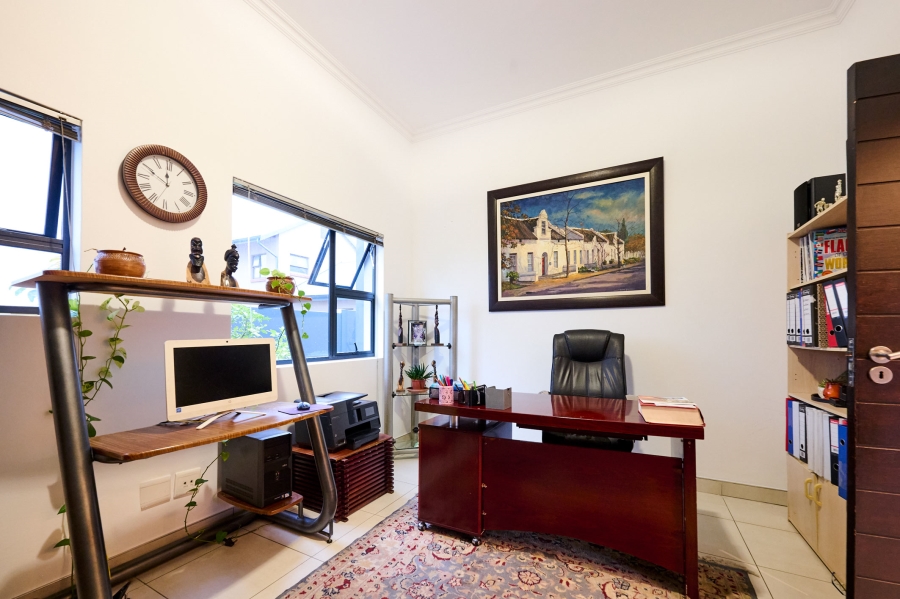 5 Bedroom Property for Sale in Waterfall Country Village Gauteng