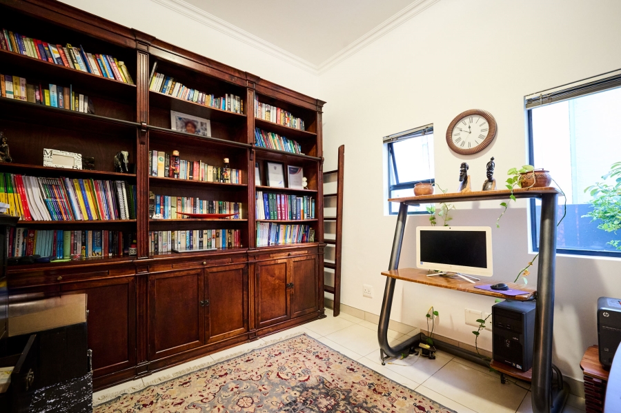 5 Bedroom Property for Sale in Waterfall Country Village Gauteng