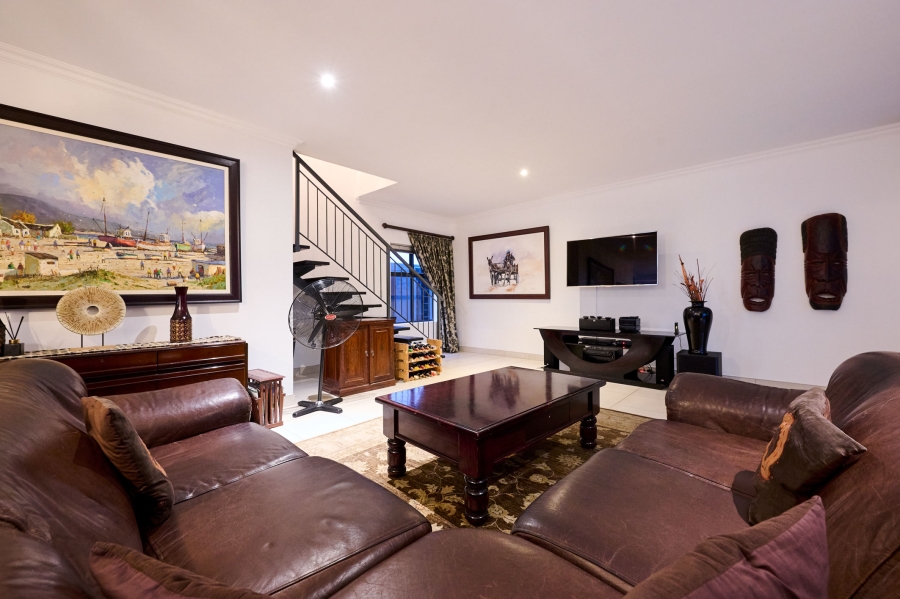 5 Bedroom Property for Sale in Waterfall Country Village Gauteng