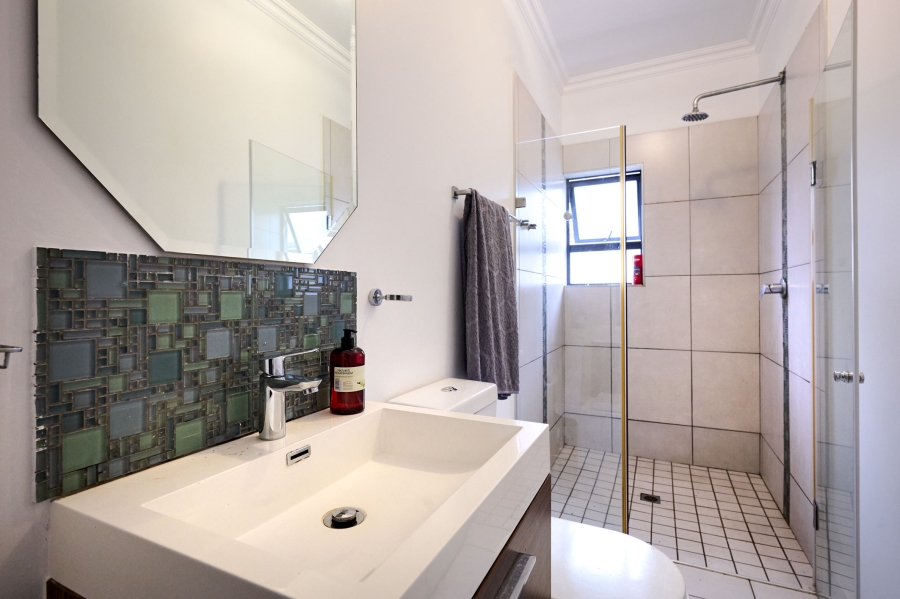 5 Bedroom Property for Sale in Waterfall Country Village Gauteng