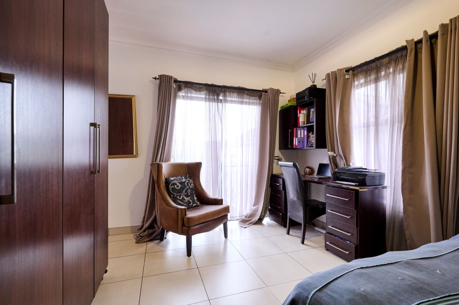 5 Bedroom Property for Sale in Waterfall Country Village Gauteng
