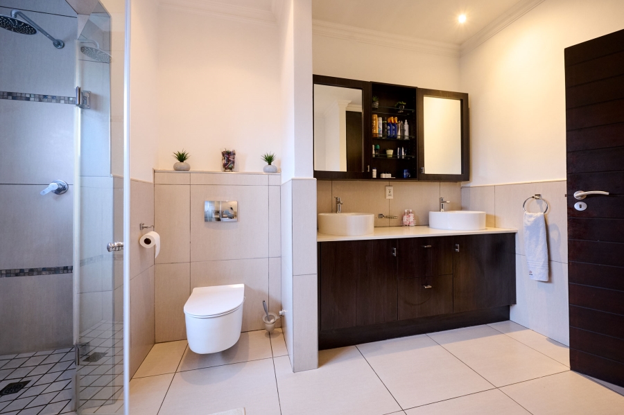5 Bedroom Property for Sale in Waterfall Country Village Gauteng
